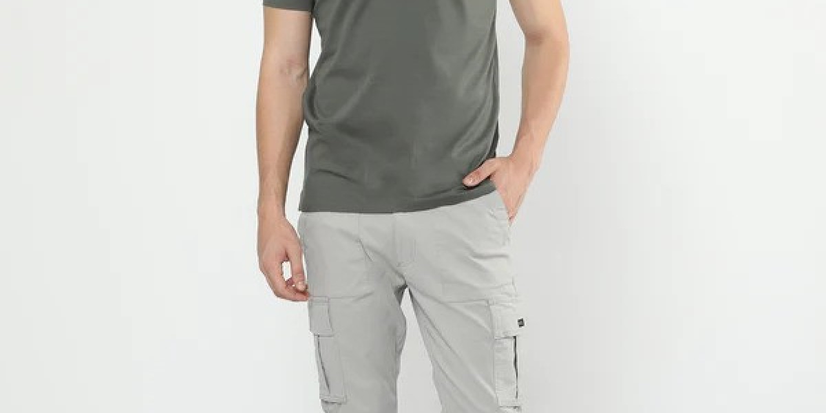 Exploring the Versatility of Men's Cargo Trousers in Modern Style
