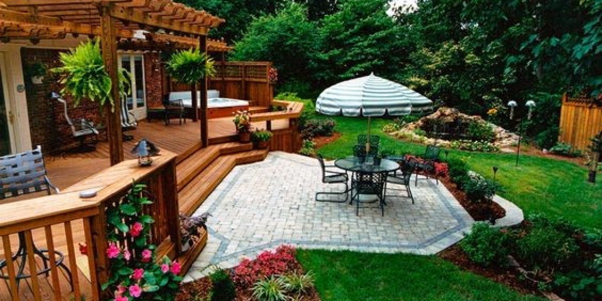 Building an All-Season Deck: A Guide to Year-Round Outdoor Enjoyment