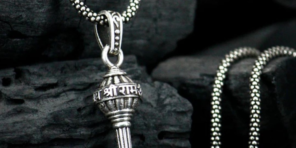 Top Jewellery Accessories That Men Should Include in their Wardrobe