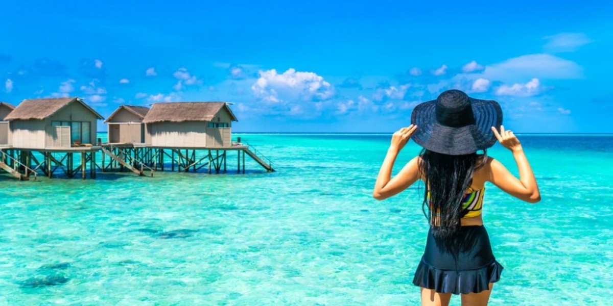 Planning a Romantic Getaway: Maldives Packages for Couples with Makanit.ae