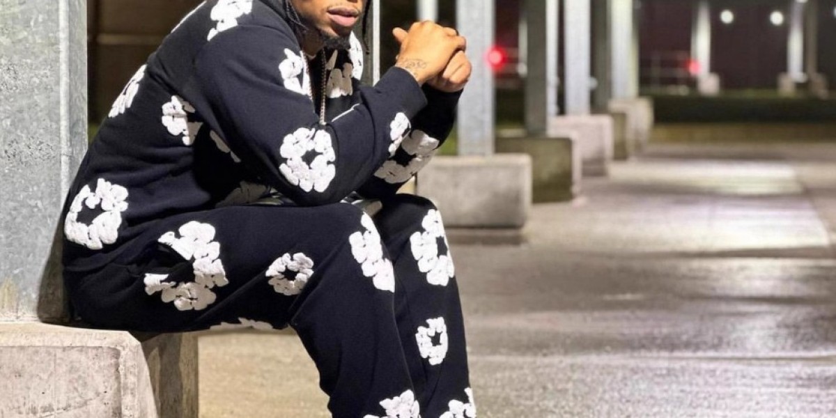 Blending Comfort and Style with Tracksuits